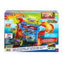Mattel Hot Wheels City Tunnel Twist Car Wash & Color Shifters Vehicle in 1:64 Scale
