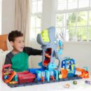 Mattel Hot Wheels City Ultra Shark Car Wash With Color Reveal Toy Car in 1:64 Scale