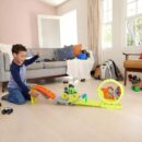 Mattel Hot Wheels Monster Trucks Power Smashers Charge & Chase Challenge Track Set With Oversized Skelesaurus, 1:64 Scale Bone Shaker & 2 Crushed Cars