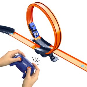 Mattel Hot Wheels RC Speed Challenge Track Set & Battery-Powered Remote-Control 1:64 Scale Toy Car, 30+ Pieces Of Track