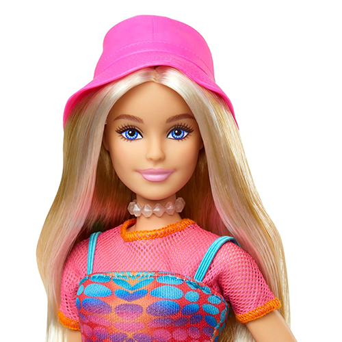 Mattel Barbie Pink Passport Italy Doll Set With Clothes & Travel Accessories, Includes Blonde Doll & Food Pieces - Image 6
