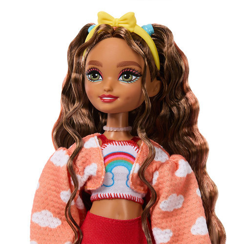 Mattel Barbie Dream Besties Doll and Accessories, Barbie Teresa Mobile Doll with Blonde Hair, 9 Video Game Themed Accessories - Image 5
