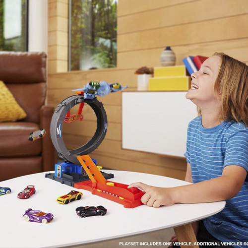 Mattel Hot Wheels City Bat Loop Attack Playset With 1:64 Scale Toy Car - Image 5