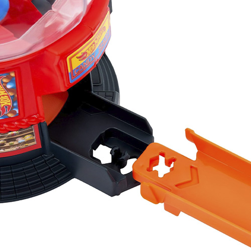 Hot Wheels Downtown Candy Shop Playset & 1:64 Scale Die-Cast Toy Car, Speed Snap Track - Image 4