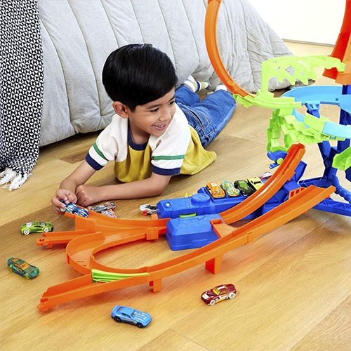 Mattel Hot Wheels Stunt Tracks Mid-Air Crash Playset With 1:64 Scale Die-Cast Toy Car & Motorized Booster - Image 5
