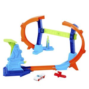 Mattel Hot Wheels Stunt Tracks Corkscrew Jump Champion Track Set & 1:64 Scale Toy Car, Speed Snap Track