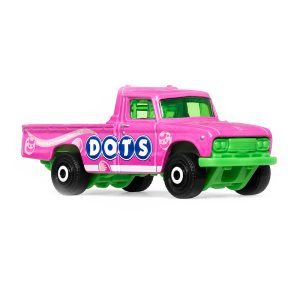 Mattel MatchBox Candy 1:64 62 Nissan Junior (HVV75-979E)
